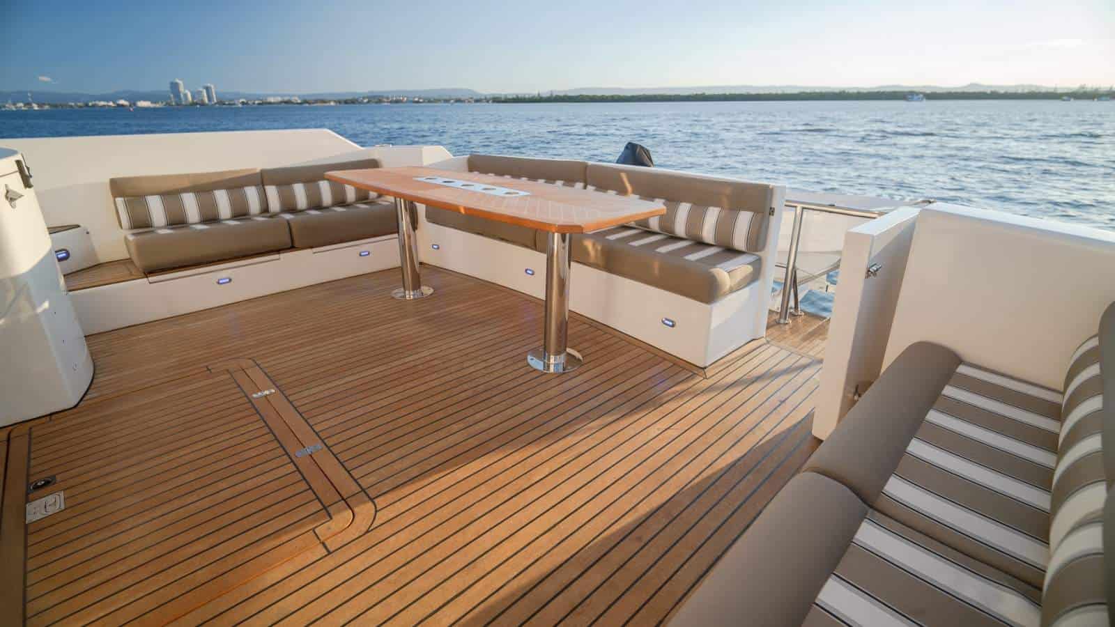 2004 Dyna 51 Flybridge photo 13