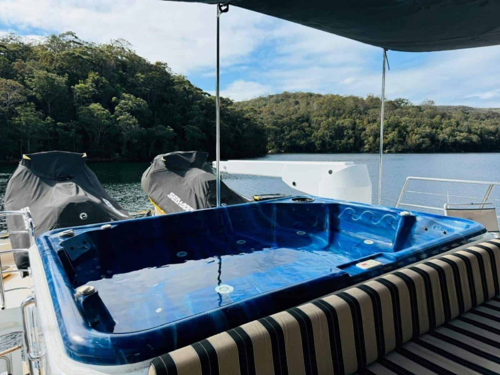 1992 Custom 25M Expedition Motor Yacht photo 10