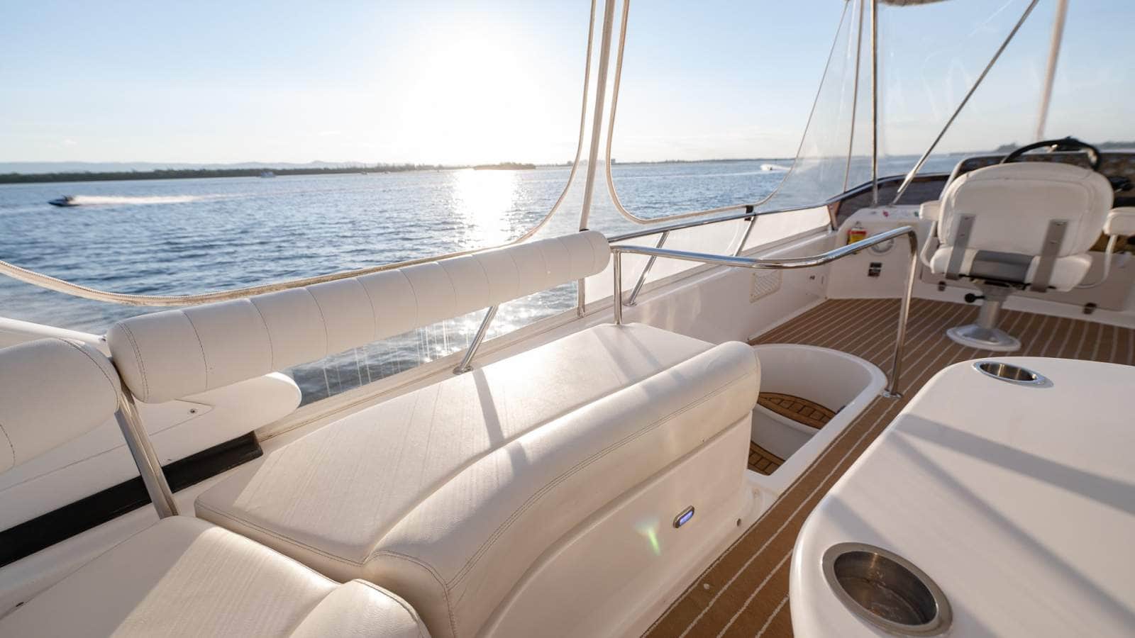 2004 Dyna 51 Flybridge photo 16