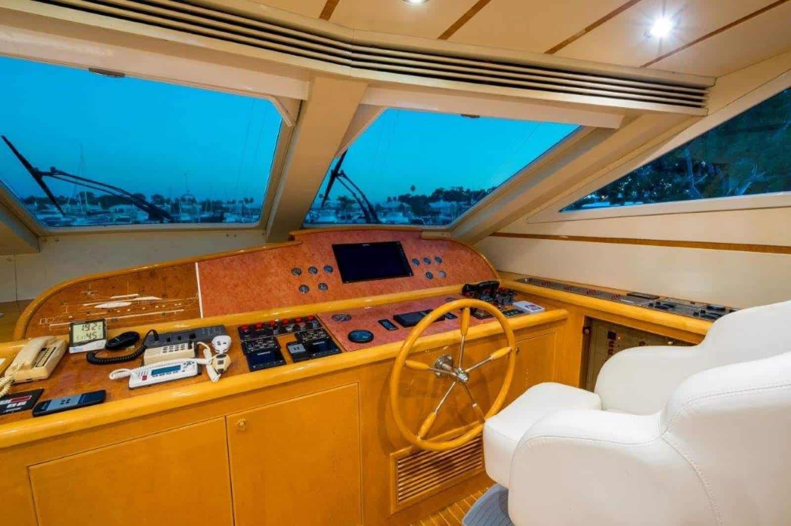 2001 Monte Fino 86 Flybridge photo 20