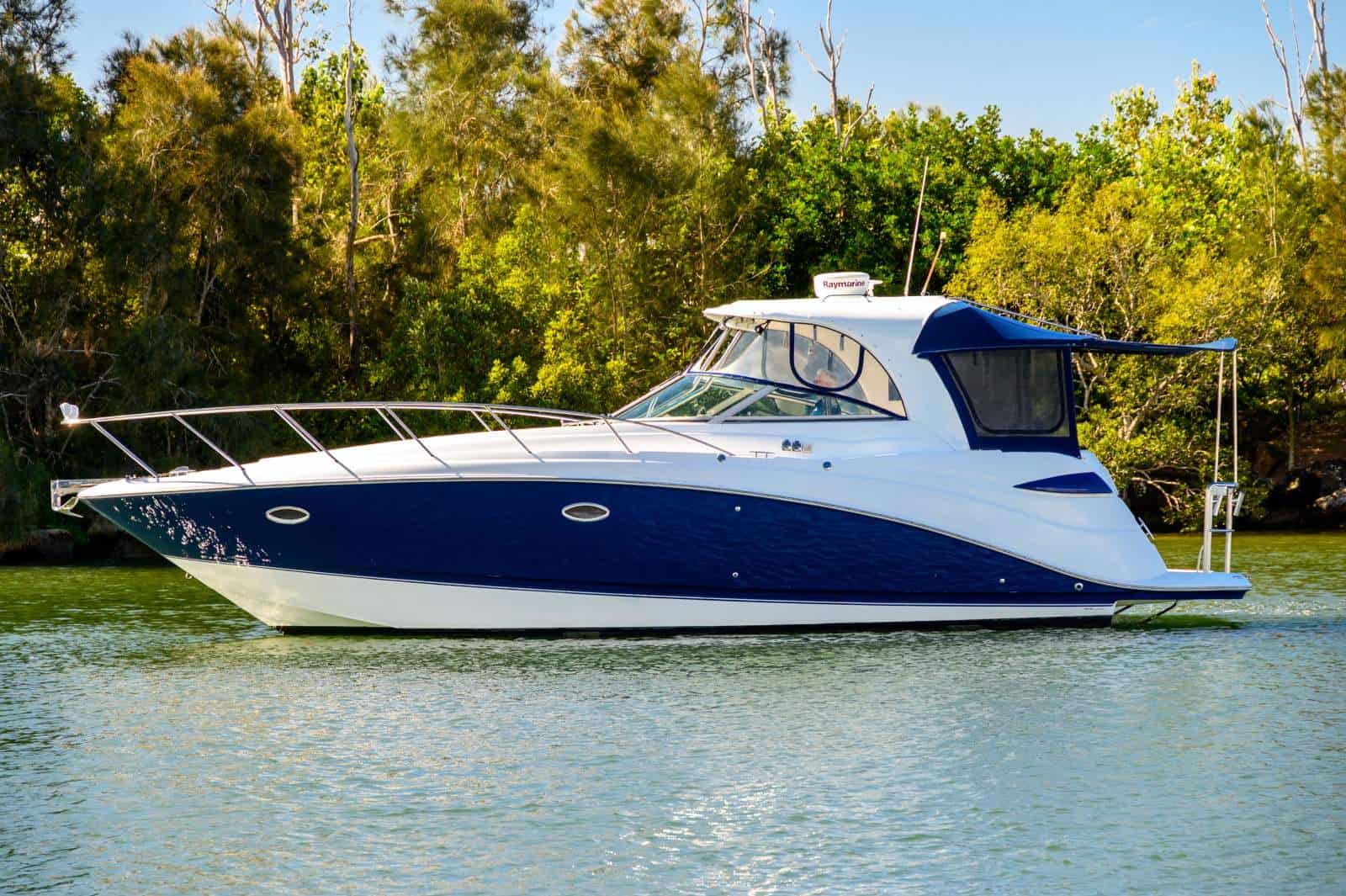 2005 Larson Cabrio 350 photo 1
