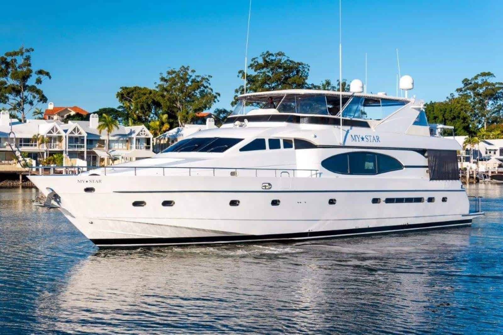 2001 Monte Fino 86 Flybridge photo 2