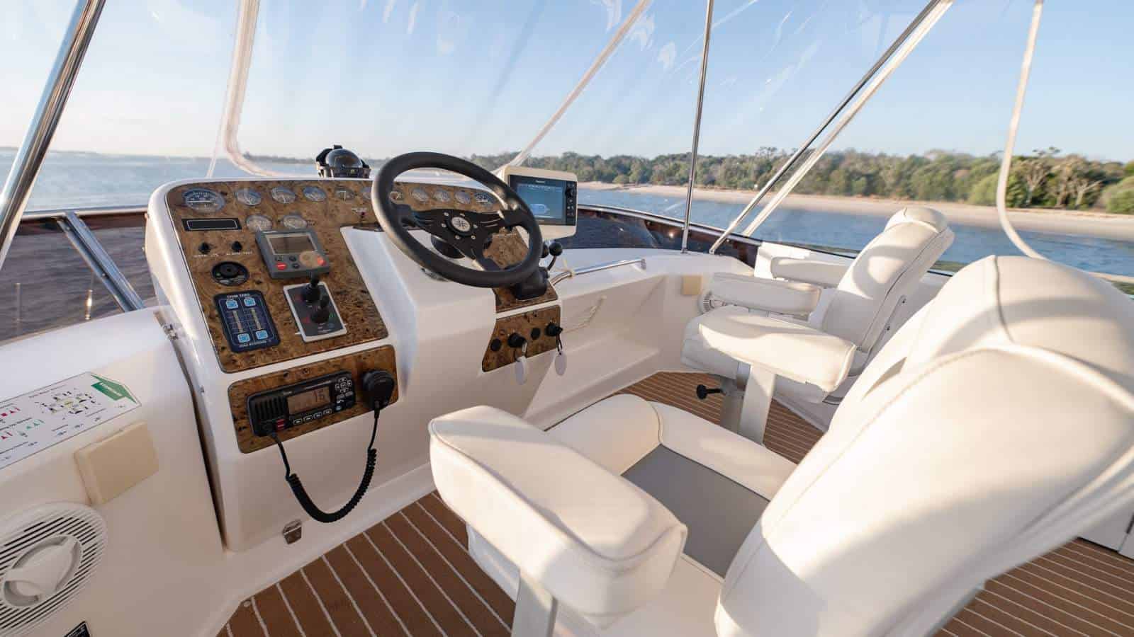 2004 Dyna 51 Flybridge photo 19