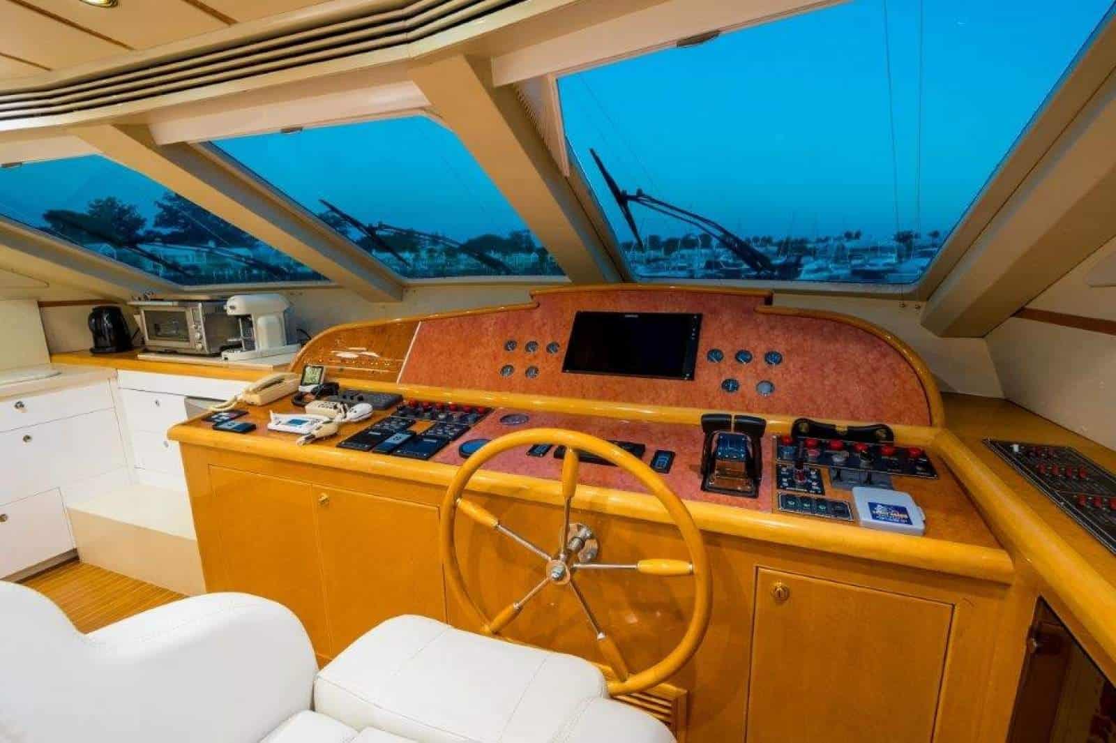 2001 Monte Fino 86 Flybridge photo 24