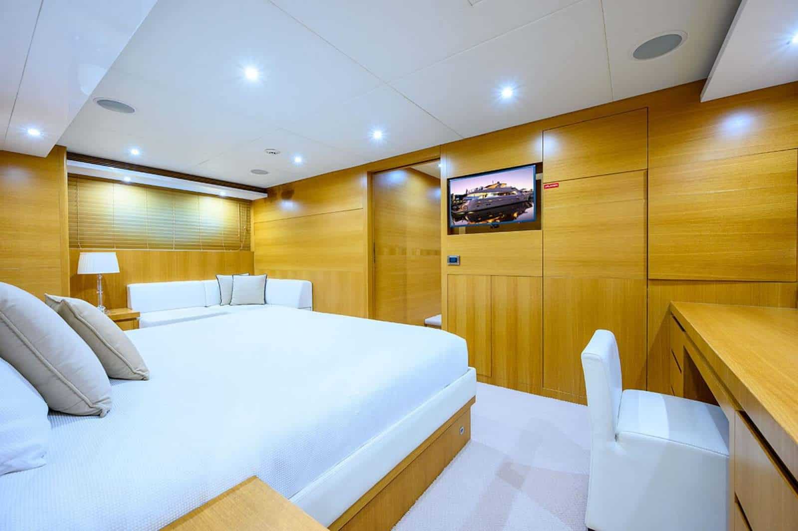 2012 Horizon Yacht RP97 photo 26