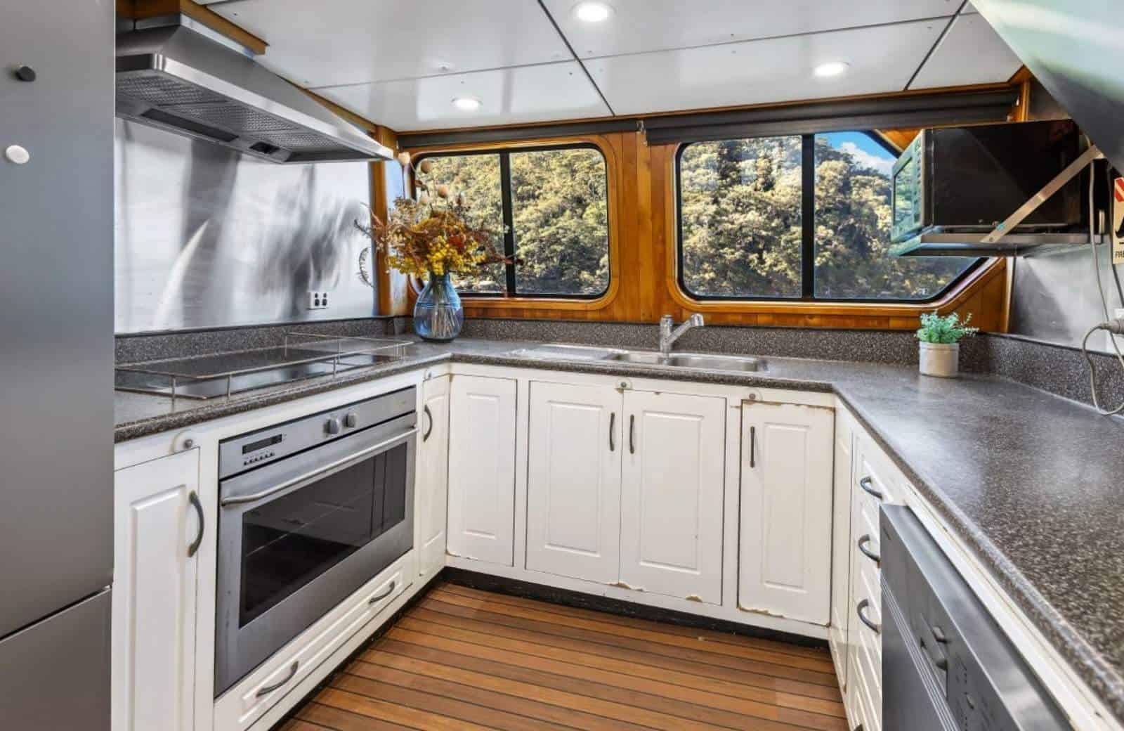 1992 Custom 25M Expedition Motor Yacht photo 15