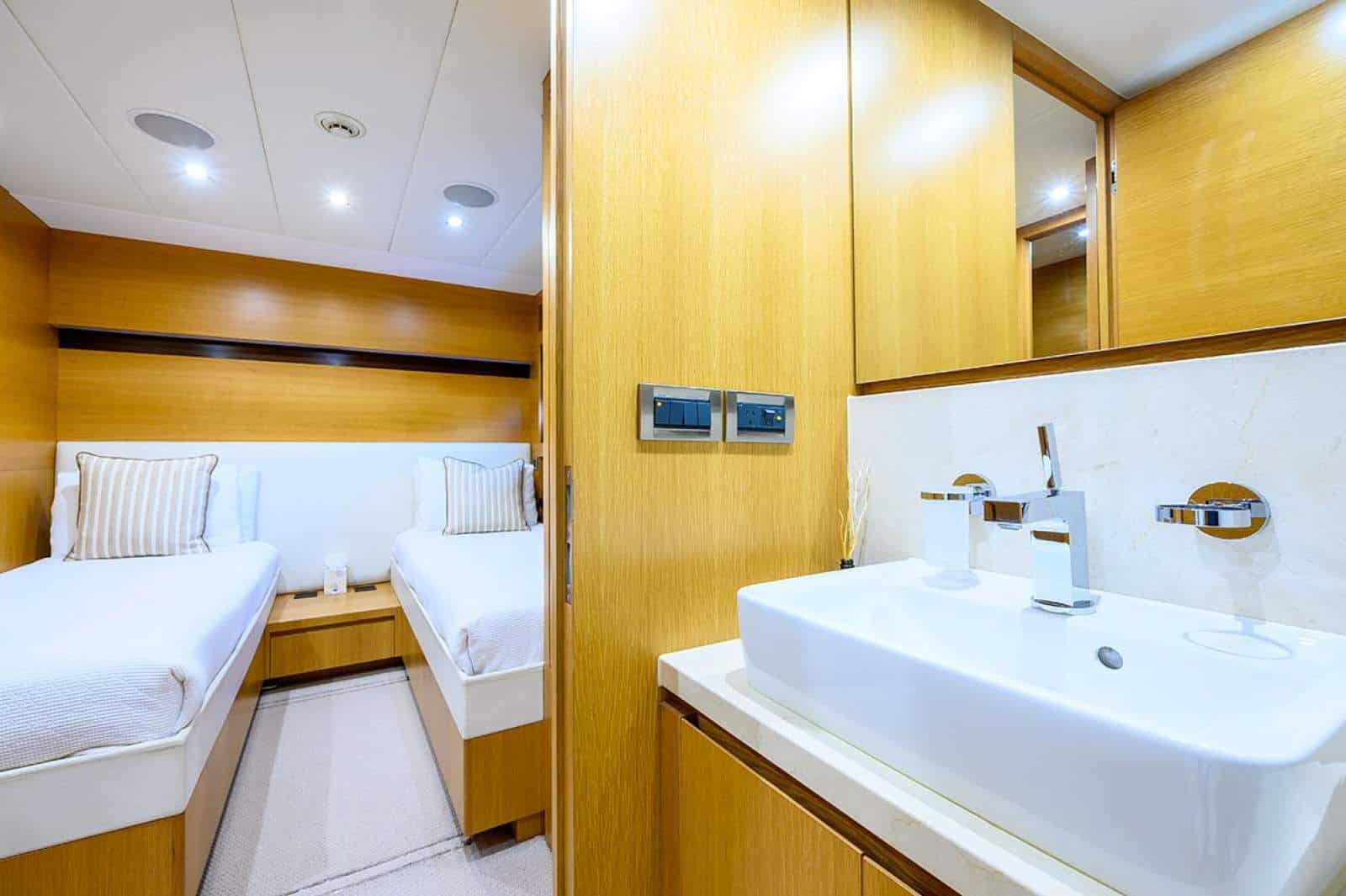 2012 Horizon Yacht RP97 photo 33