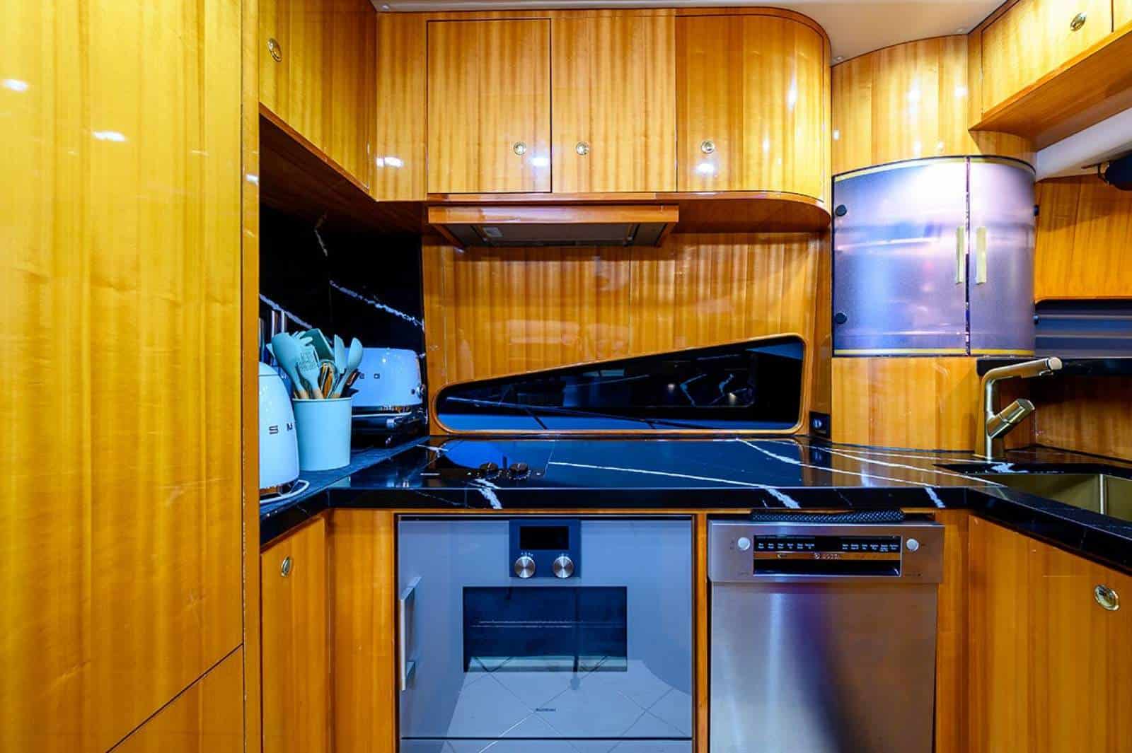 2001 Horizon Yacht E65 photo 26