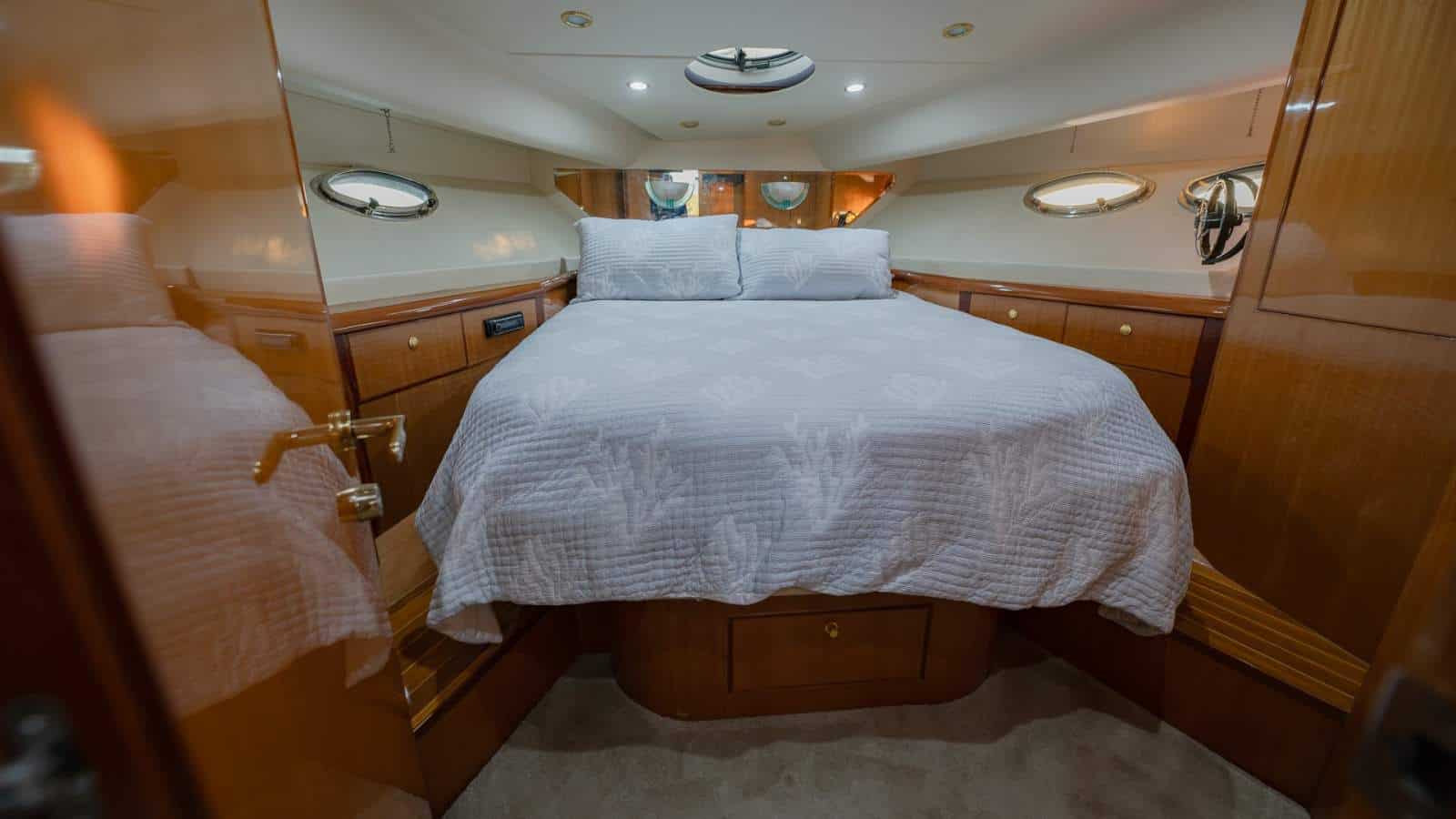 2004 Dyna 51 Flybridge photo 29