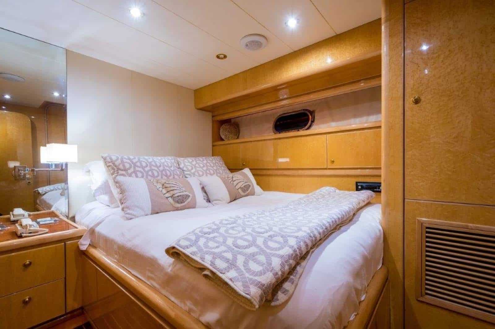 2001 Monte Fino 86 Flybridge photo 38