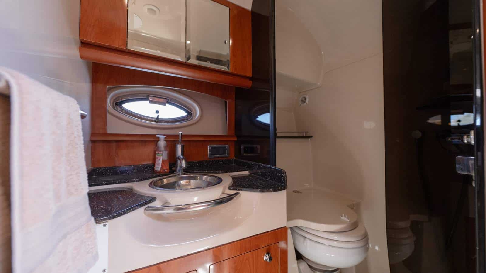 2007 Four Winns Vista 358 photo 23
