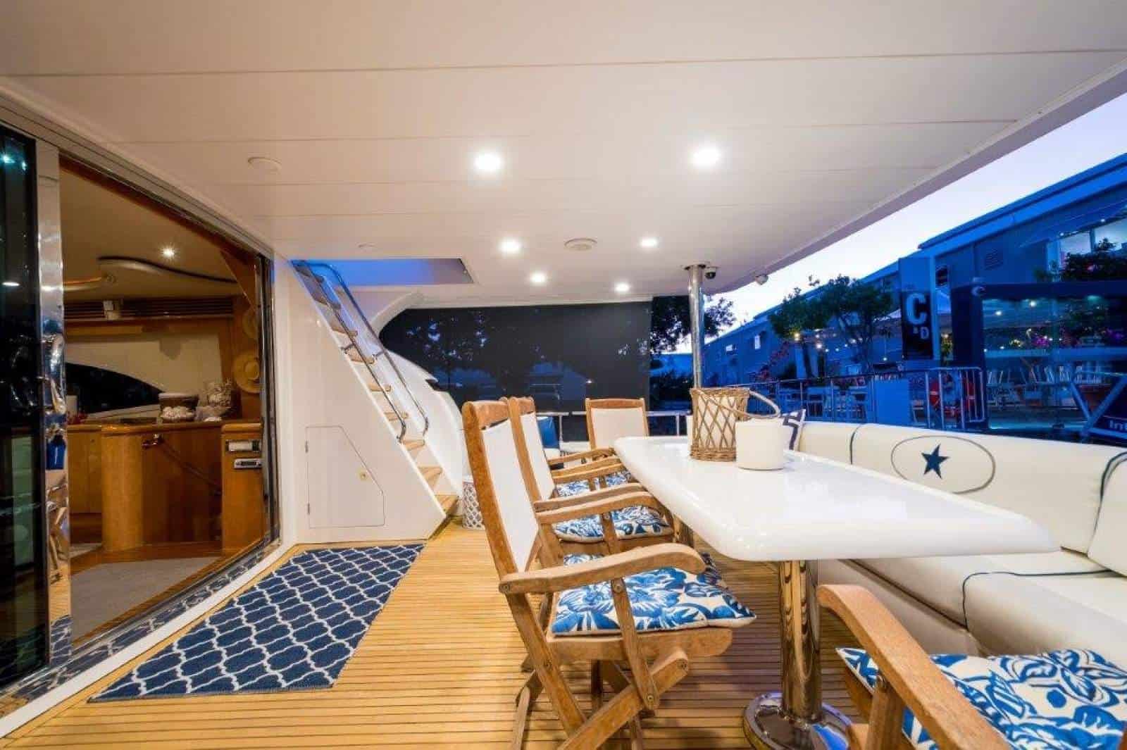 2001 Monte Fino 86 Flybridge photo 4