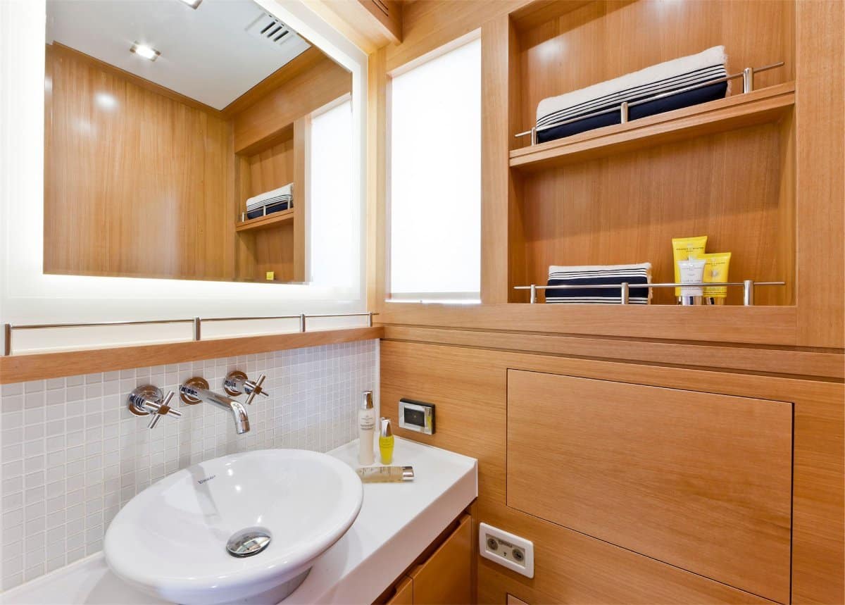 Vicem Yachts Cruiser 82 photo 16